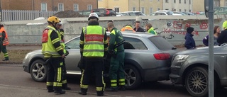 Barn inblandade när flera bilar krockade i Nyköping - "trafikkaos" på platsen