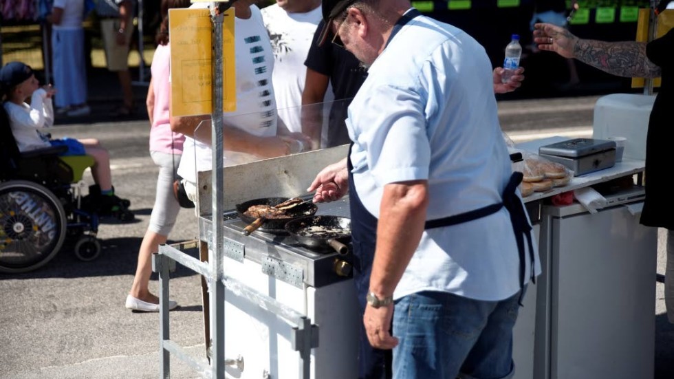 Strömmingen värmdes i stekpannan, vilket enligt Daniel Svanér, vid Räddningstjänsten i Finspång strider mot eldnings- och grillförbudet.