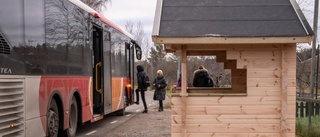 De byggde sin egen busshållplats