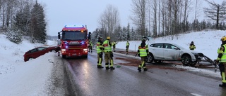 Två bilar i olycka på väg 55  