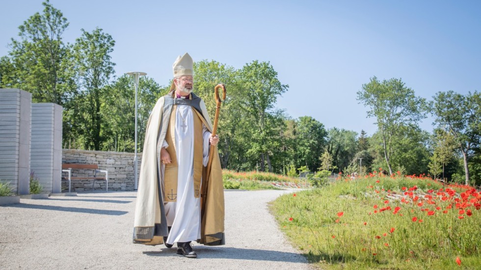 Thomas Petersson vid invigningen av ängskyrkogården i Visby 2019.
