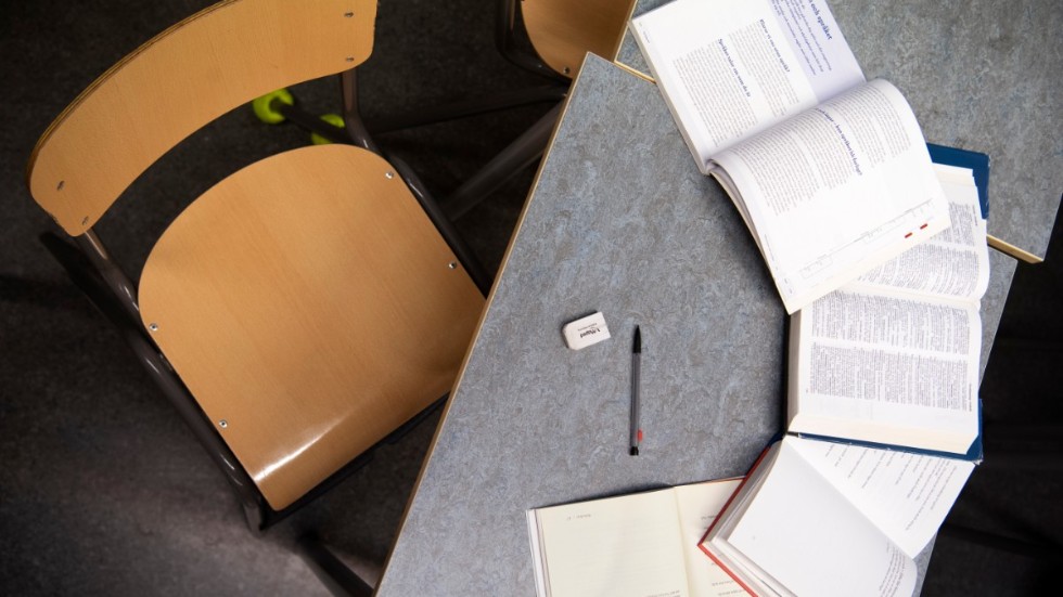 På skolan i Småland har lärarna vid anställningen fått skriva under ett sekretessavtal, som gällt även efter anställningens upphörande. Arkivbild.