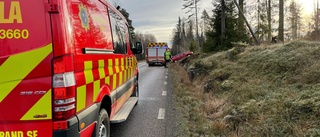 Två personer till sjukhus efter avåkning