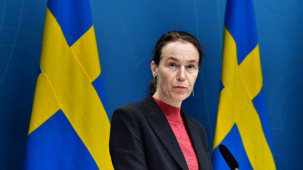 Socialstyrelsens generaldirektör Olivia Wigzell talar vid en pressträff efter ett möte i krishanteringsrådet. Arkivbild.
