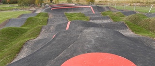 Pumptrack-banan i Stallarholmen tagen i bruk: "Massor av barn varit där"