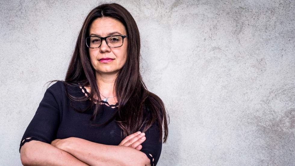 Skribenten kritiserar Helena Lindahl och andra länspolitiker i Centerpartiet för att vara högerkramare. 