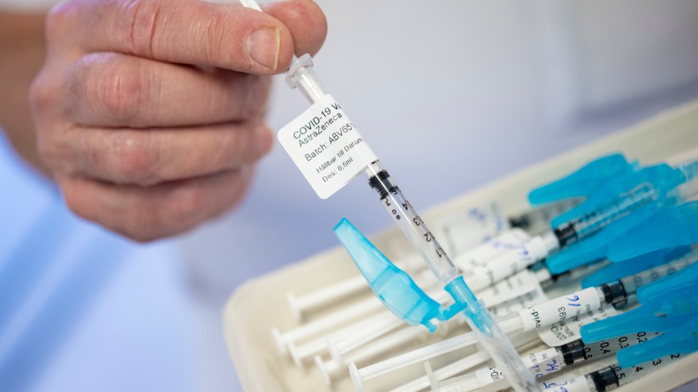 Sprutor som laddats med vaccin från Astra Zeneca. Arkivbild.