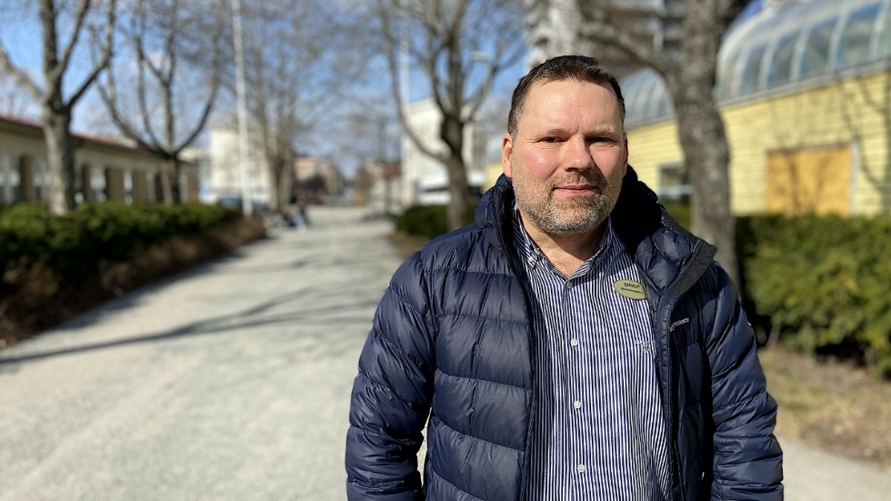 "En hög med 23 sidor från polisen, med kamerabilder från Coop, ligger på bordet" säger Daniel Hellström Westerlundska gymnasiets rektor.