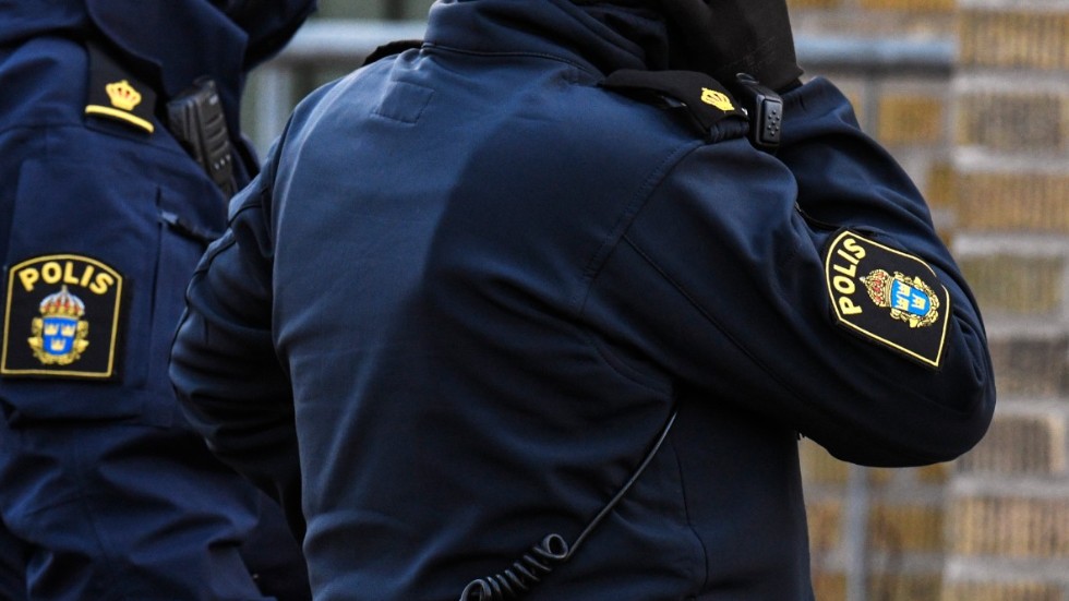 De utgav sig för att vara poliser. Nu åtalas 13 personer. Arkivbild.