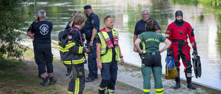 Svalkande dopp blev till het insats: "Två grabbar låg och simmade i ån"