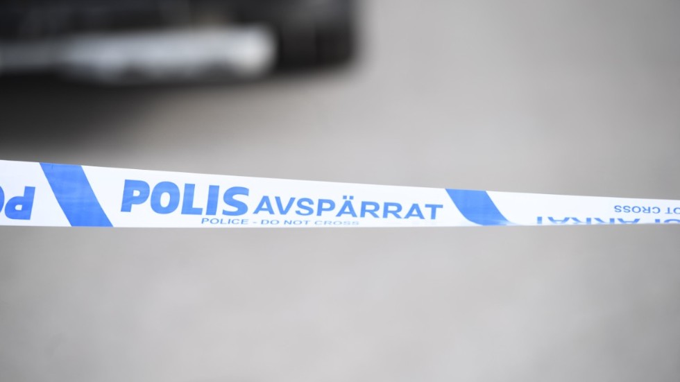 En bostad har spärrats av Göteborgspolisen sedan en kvinna hittats död där. Arkivbild.