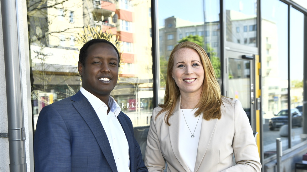 Ahmed Abdirahman, grundare av Järvaveckan, och Centerns partiledare Annie Lööf inför partiledartalet i Rinkeby.