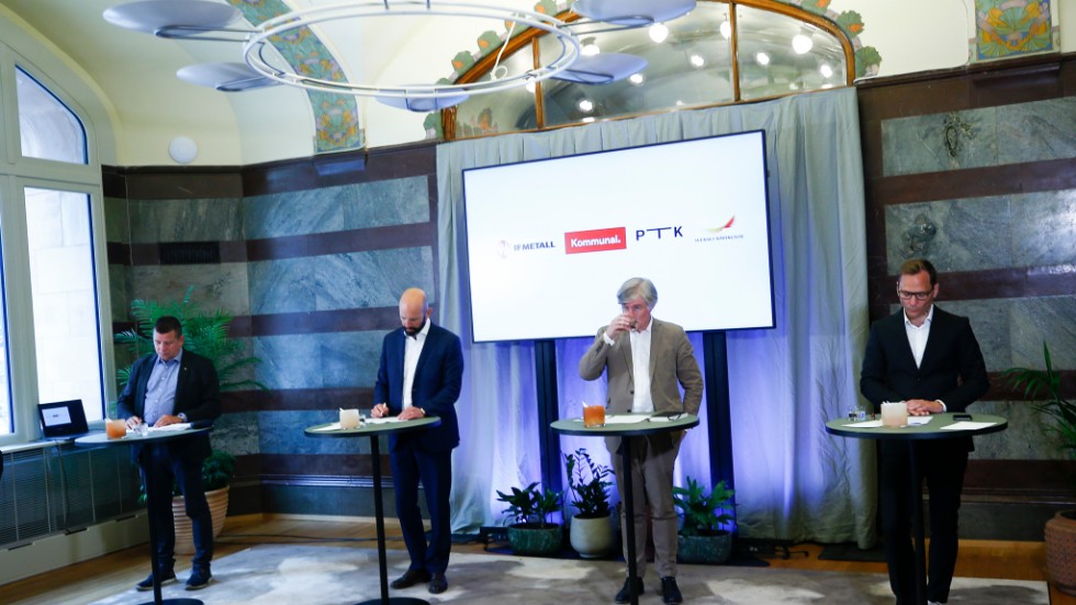 Att parterna som förhandlat fram förslagen representerar sina medlemmar är inte konstigt, enligt Företagarnas vd Günther Mårder. Från vänster: Veli-Pekka Säikkälä (IF Metall), Mattias Dahl (Svenskt Näringsliv), Martin Wästfelt (PTK) och Johan Ingelskog (Kommunal).