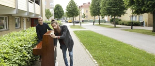 Därför drog musiklärarna ett piano genom Gamla stan