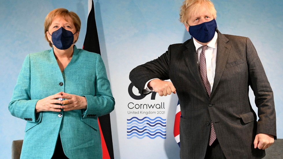 Tysklands förbundskansler Angela Merkel och Storbritanniens premiärminister Boris Johnson kommer bland annat prata om hur det så kallade korvkriget ska lösas under G7-mötet i brittiska Cornwall.