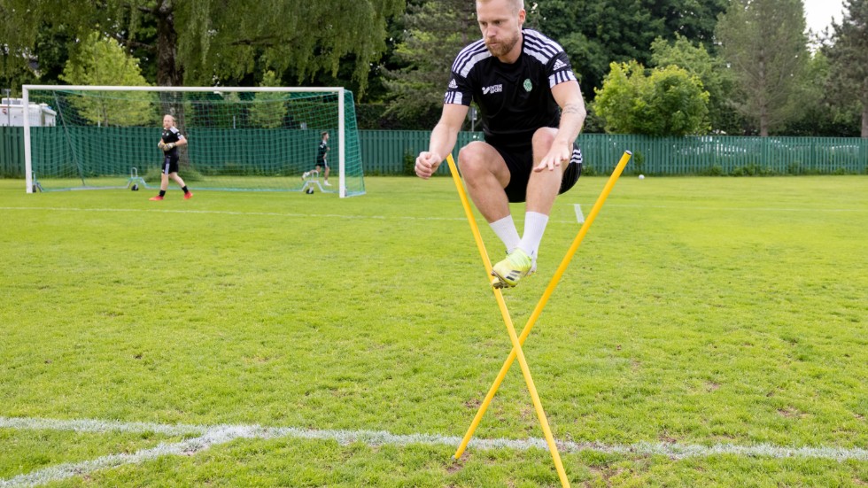 Rasmus Lindgren, ESK:s lagkapten är hoppfull inför mötet mot Sollentuna FK i Svenska Cupen.