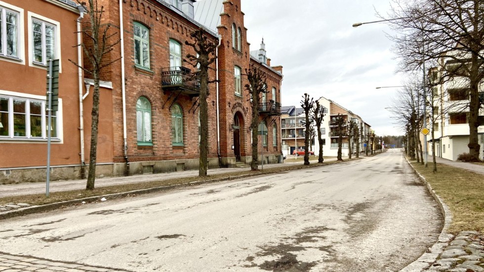Här på Bievägen sker nästa asfalteringsarbete i Katrineholm. Från Storgatan till Stensättersgatan ska gatan på ny beläggning. (Arkivbild)