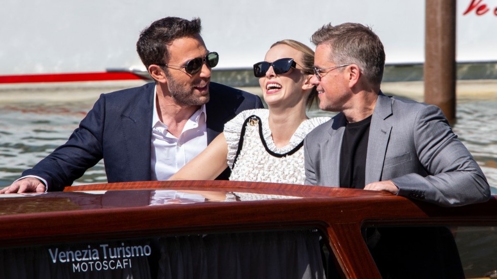 Jodie Comer tillsammans med sina motspelare Ben Affleck och Matt Damon i "The last duel" tidigare i år på filmfestivalen i Venedig. Arkivbild.