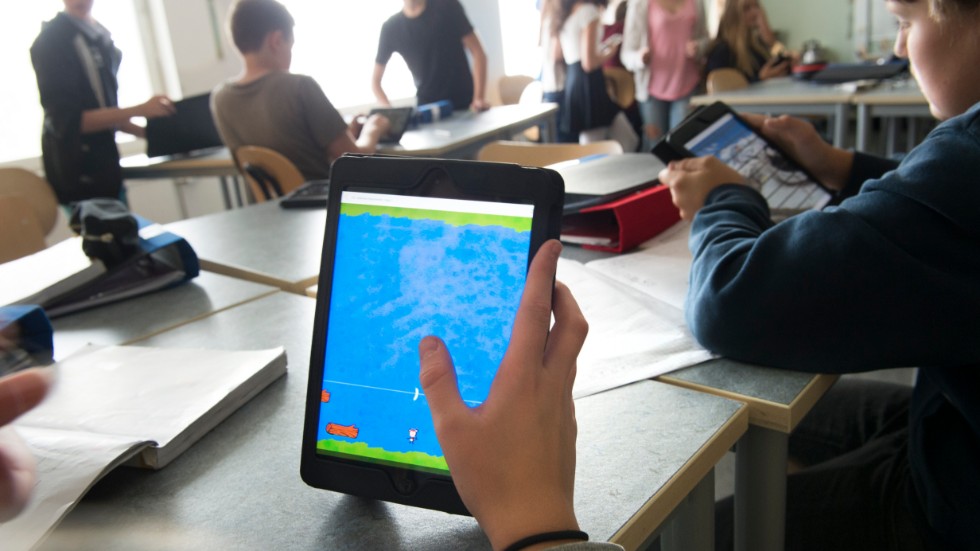 Hur långt ska digitaliseringen av skolan gå?
