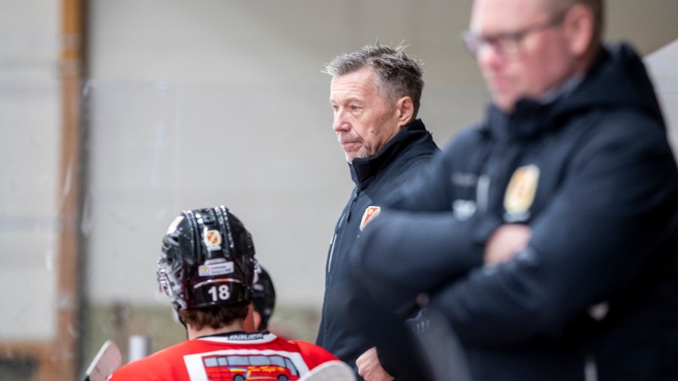 Tränare Joakim Lundholm och hans Linden föll hemma mot Köping under onsdagkvällen.