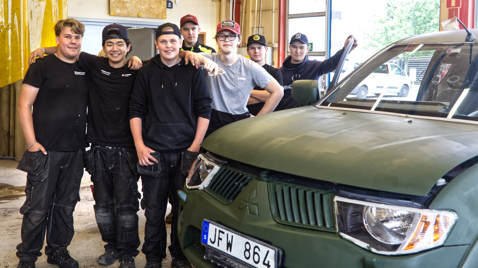 Merparten av fordonseleverna som var med och målade: 
Alfred Nilsson-Löf, John Fahlström, Oscar Lergell, Colin Viman-Olsson, Vilmer Kuhalu, Emil Åberg och Bruno Molin