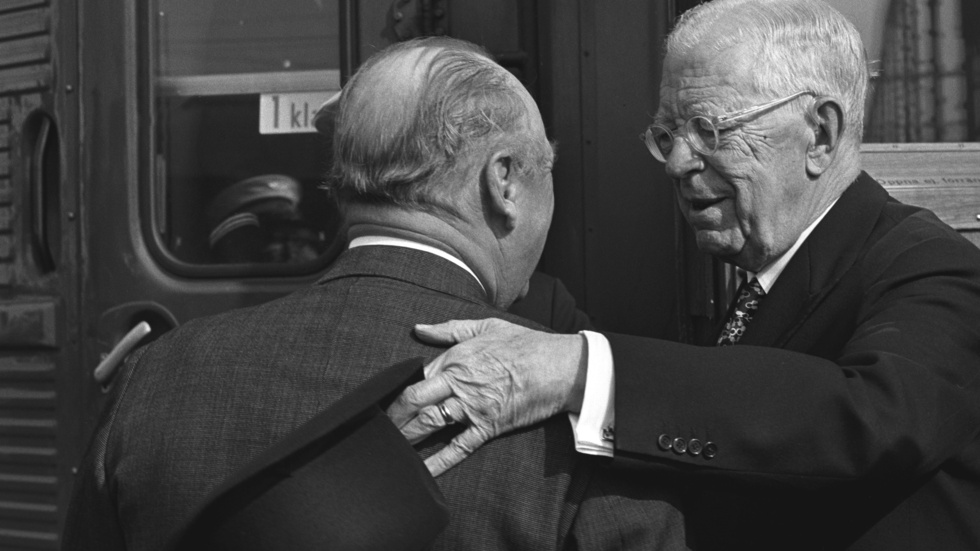 Gustav VI Adolf kunde varje år meddela att Sveriges förhållande till andra länder var gott. Här tillsammans med Norges kung Olav 1973.