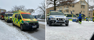 Därför är det fullt av poliser vid gamla simhallen