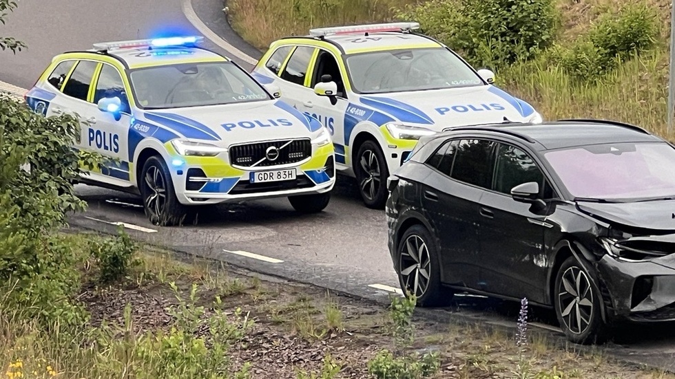 Såväl polisen som ambulans och räddningstjänst larmades till olycksplatsen.