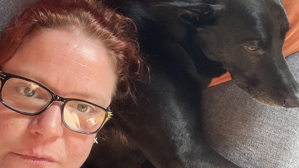Ann-Sofi Dahlberg och hunden Velvet längtar efter våren.