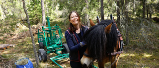 Hon satsar på drömmen att jobba i skogen