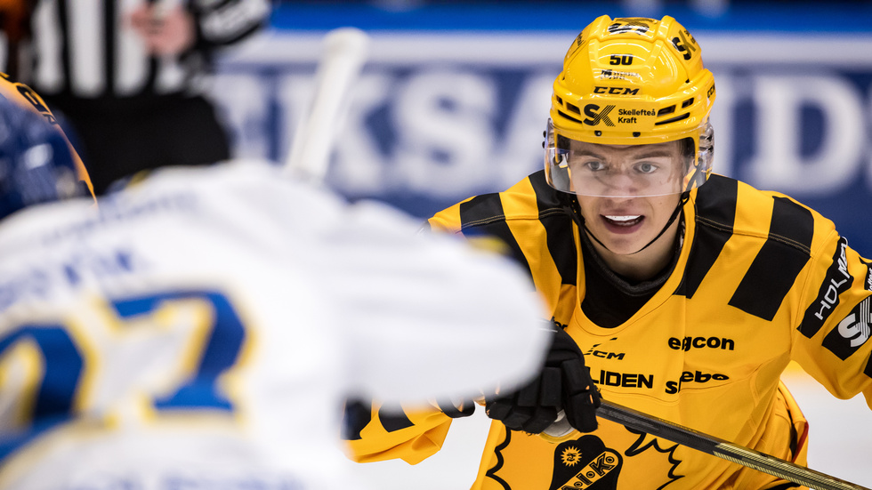 Oskar Vuollet kom till landslagssamlingen med mål i tre raka matcher. Mot Finland fortsatte AIK-löftet sin målstreak.