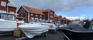 Bungee-trampolin och loppis lockade på Båtens dag