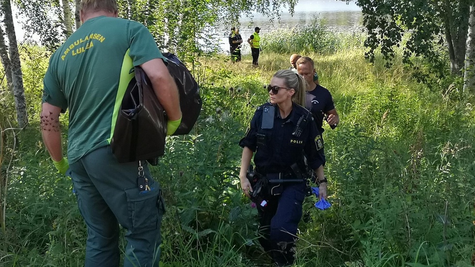 Polisen har inte kommit närmare gåtans lösning efter tisdagens drunkningsolycka i Björkskatafjärden i Luleå. Fortfarande är den döde mannens identitet okänd.