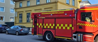 Larm om brand i flerfamiljshus i Luleå