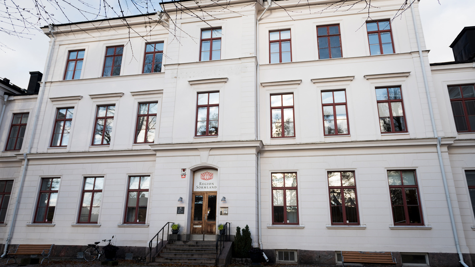 "Det moraliskt korrekta hade förstås varit att läkaren istället tvingats betala två miljoner till Region Sörmland" skriver insändarskribenten.