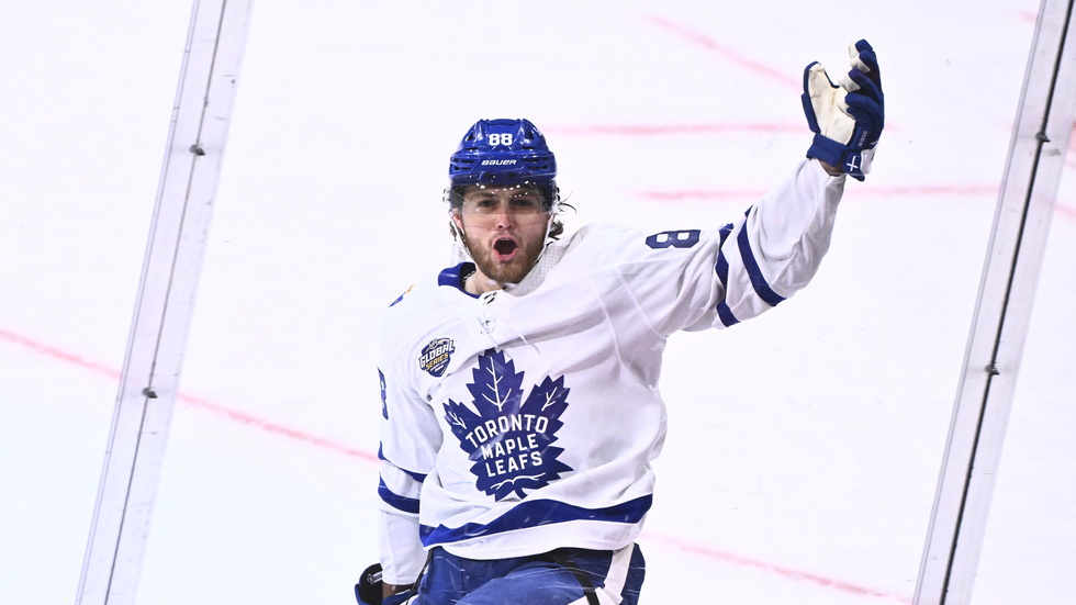 William Nylander jublar efter att ha avgjort i Avicii arena och förlängt sin galna poängsvit.
