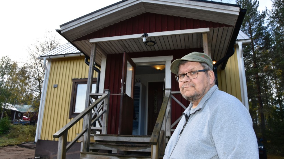 "Det är en enorm lättnad. Ångesten släppte direkt och jag ser med helt andra ögon på livet" säger Ari Mikkola apropå att åtgärderna på hans fastighet nu är i gång.