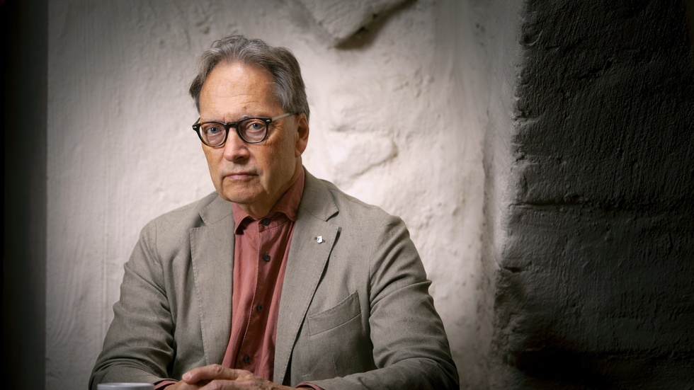 Horace Engdahl är författare, litteraturforskare, kritiker och sedan 1997 en av de aderton ledamöterna i Svenska Akademien. Senast gav han 2021 ut essäboken "Op. 101".