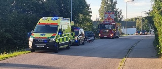 Bil och moped i krock – en person till sjukhus