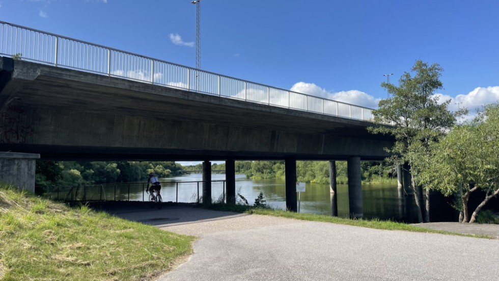 Nu påverkas gång- och cykelvägarna under Riksbron. De stängs av i omgångar med start torsdag 5:e oktober.