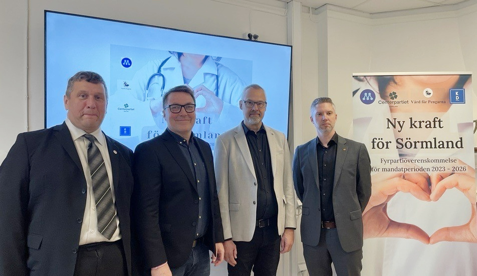 Företrädare för Region Sörmlands minoritetsstyre: Mattias Claesson (C), Lars Lundqvist (KD), Tomas Bodin (VfP) och Christoffer Öqvist (M), har presenterat sin budget. Styret väljer att bryta mot kommunallagen för att kunna lägga en minusbudget.