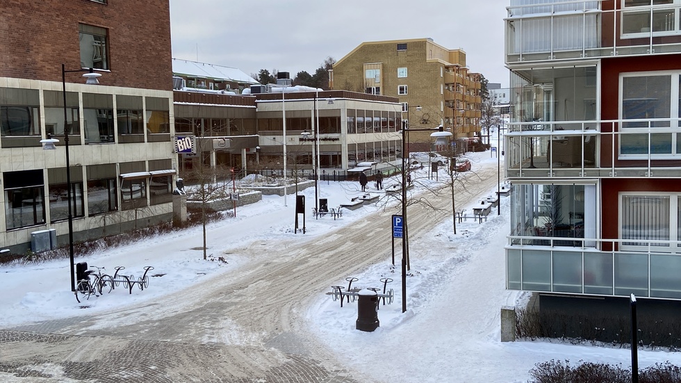 Drottninggatan i Katrineholm. Här är det tillåtet att parkera fyra timmar på vardagar mellan klockan 09 och 18. 