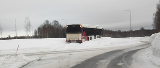 Passagerarbuss körde in i rondell: ”Blixthalka”