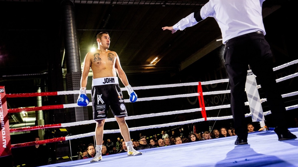 John Salomonsson vann sin proffsdebut under en gala i Uleåborg i helgen.