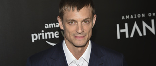 Joel Kinnaman har förlovat sig