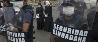 Covidrazzia i Peru: Festdeltagare ihjälklämda