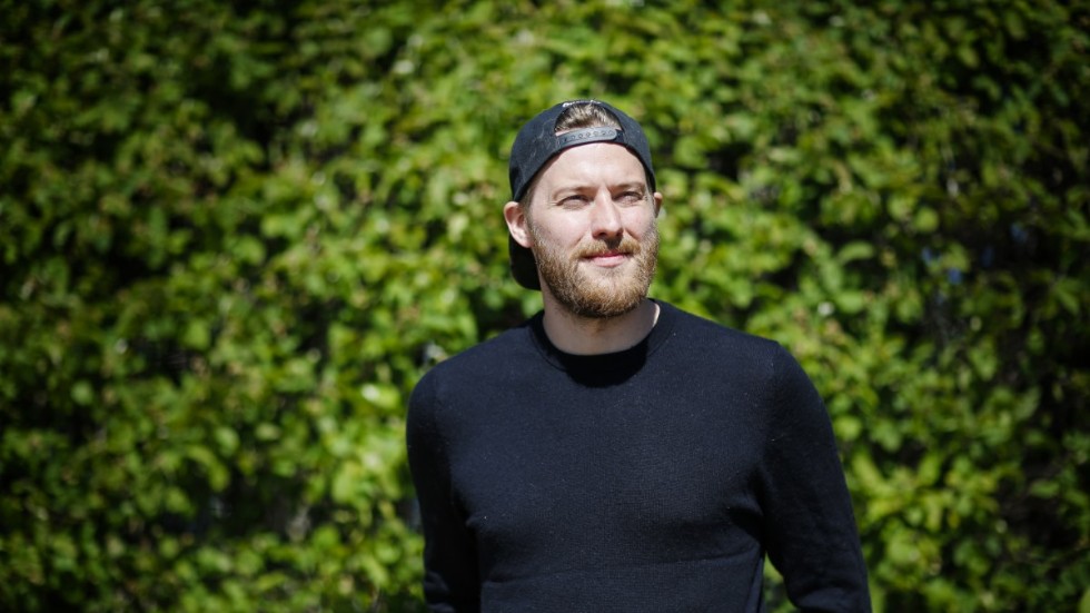 Linus Omark bor numera i schweiziska Genève tillsammans med sin fru och deras två barn.