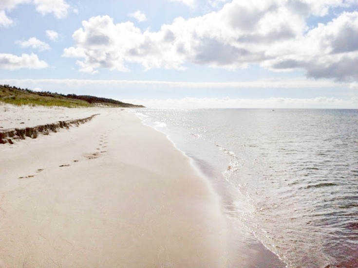 Gotska Sandön ligger cirka fyra mil norr om Fårö.