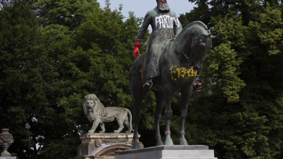 En staty föreställande den tidigare belgiske kungen Leopold II i Bryssel i Nederländerna. I hans privata koloni Kongofristaten var han enligt historiker skyldig till miljontals människors död (det exakta antalet är omtvistat) och otaliga lemlästningar.
