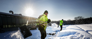 Snön ska bort så att solen kommer åt